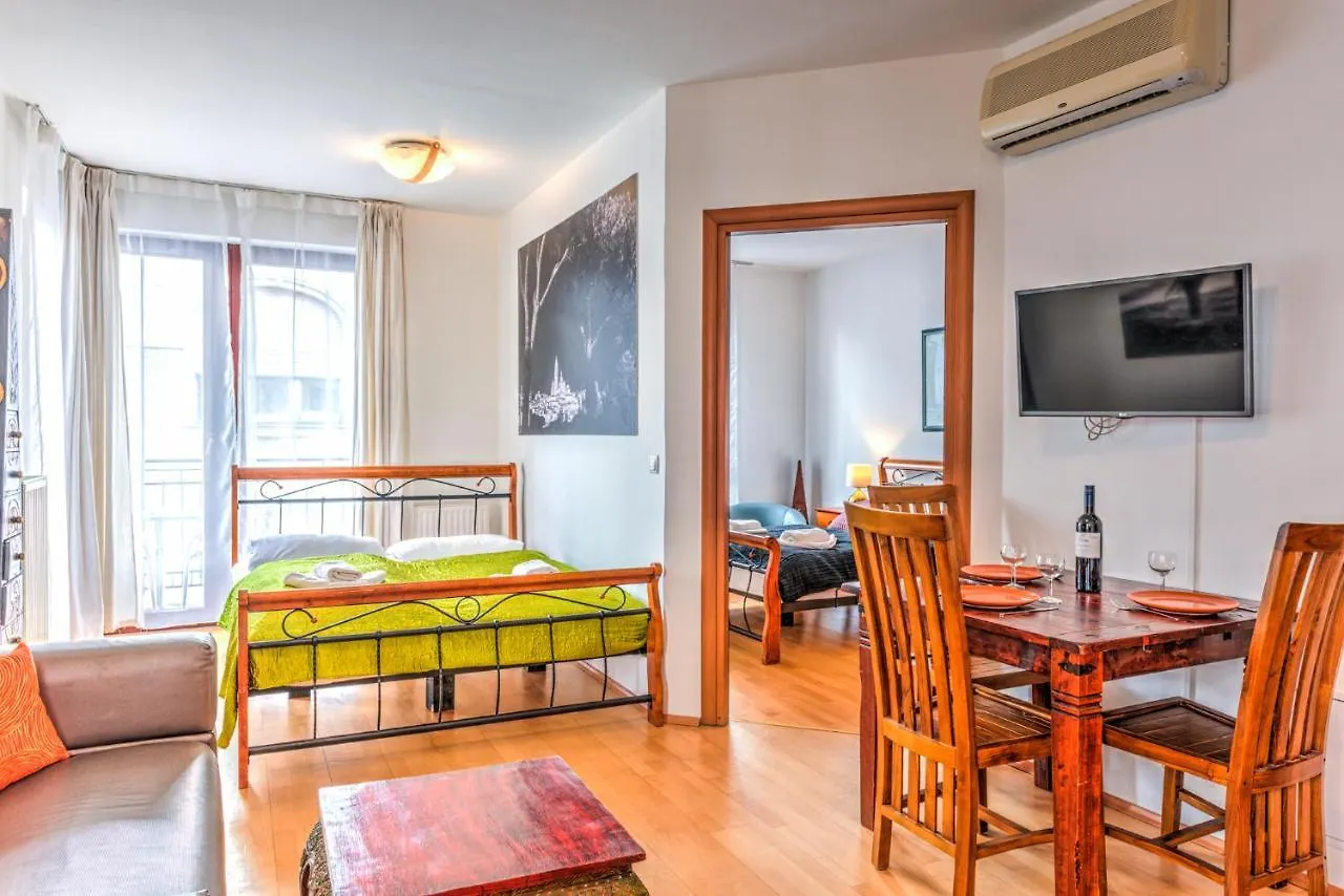 Budapest City Apartments 0*,